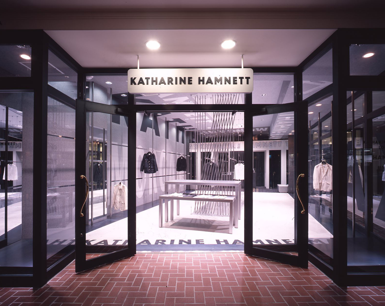 KATHARINE HAMNETT / KATHARINE HAMNETT