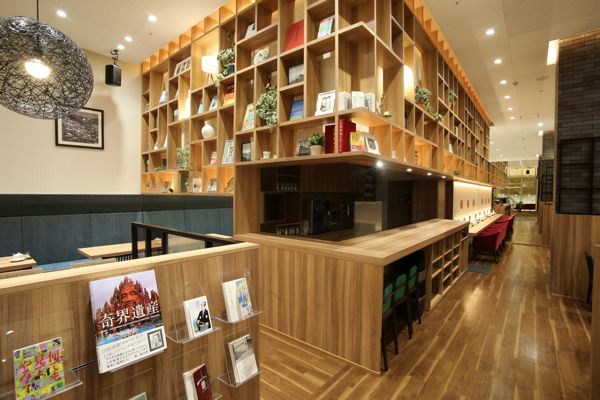 啓文社 BOOKS PLUS 緑町　本と出会える珈琲店 BOOK MEETS COFFEE